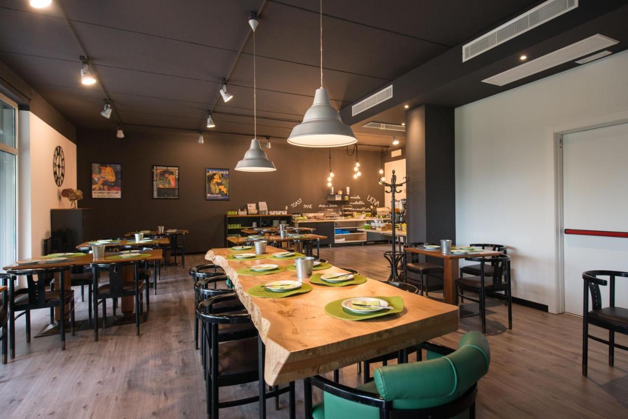航海中心公寓酒店 加尔达湖滨 外观 照片