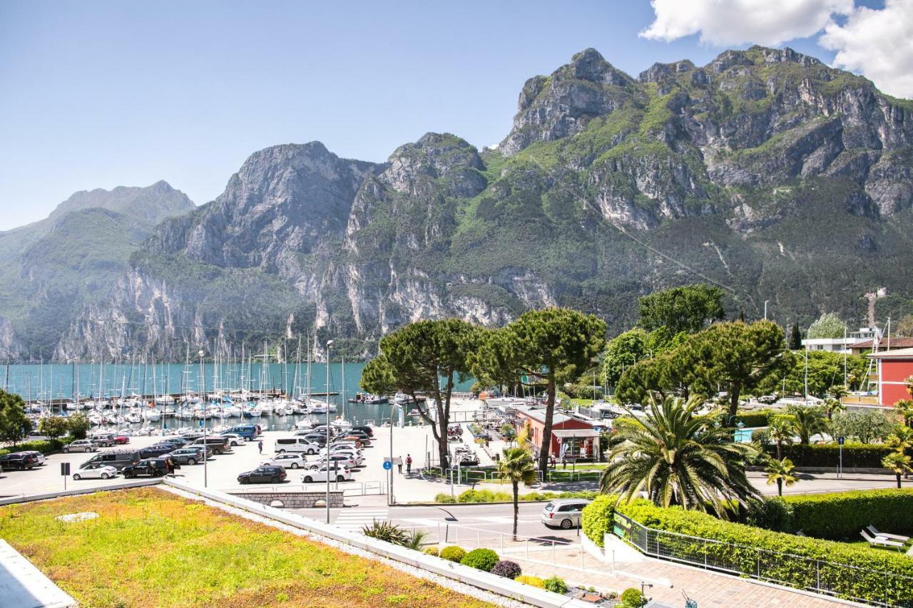 航海中心公寓酒店 加尔达湖滨 外观 照片